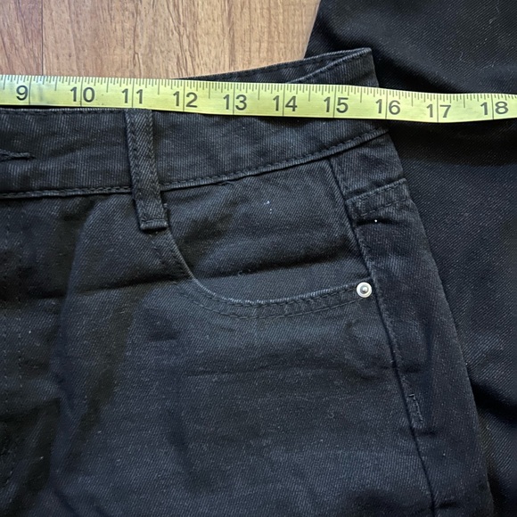 Jean with a split on the side of leg - Picture 7 of 8